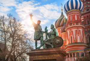 Памятник Минину и Пожарскому на Красной площади в Москве