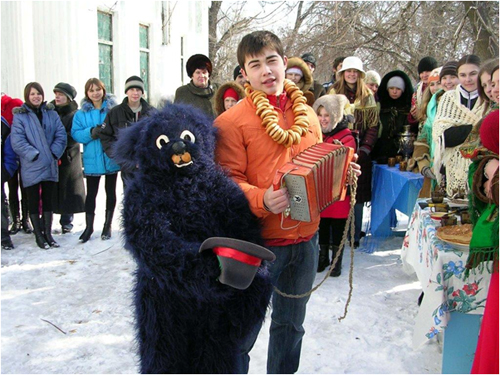Вожатый и медведь