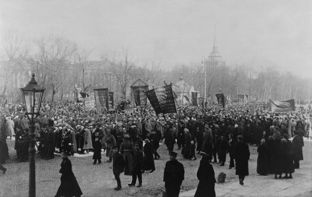 Празднование 1 мая, площадь Исаакиевского, Санкт-Петербург, 1917 г.