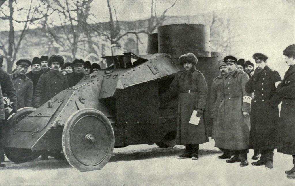 Петроградская городская милиция заменила царскую полицию во время Русской революции 1917. Они были временной организацией, сформированной добровольцами, которые в этом случае захватили бронированную машину.
