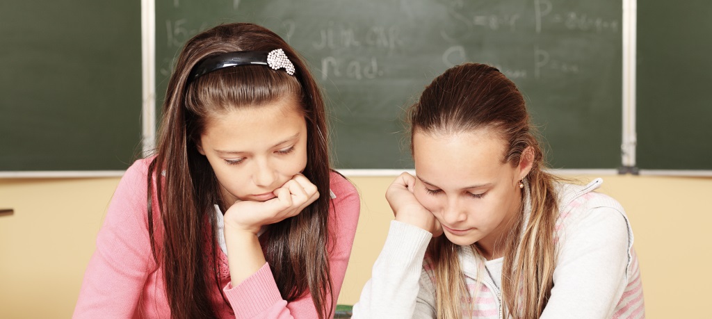 Lesson 18. Школе девчонки на уроке. girls lesson. lesson with girls.